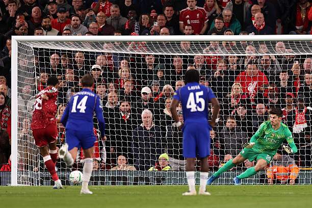 Liverpool vào tứ kết League Cup sau loạt luân lưu