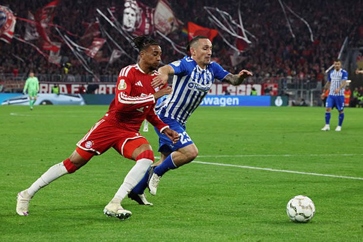 Michael Olise lập cú đúp bằng cú Panenka lạnh lùng