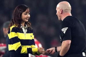cdm-phat-cuong-vi-lisa-xuat-hien-o-tran-arsenal-gap-tottenham
